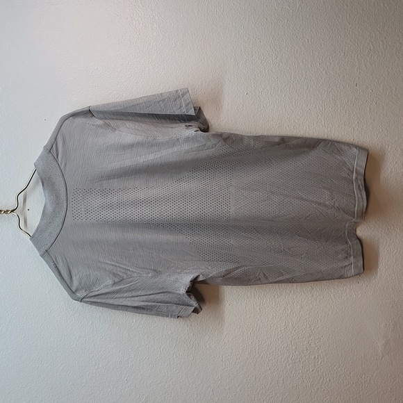 Men's Lululemon Shirt - Picture 5 of 9